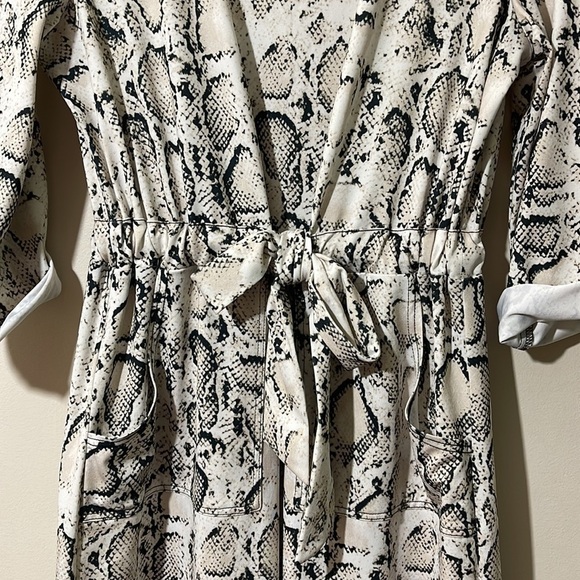 Joseph Ribkoff Python Snake Print Dress in Ivory/Beige/Black size 10 - Picture 11 of 16